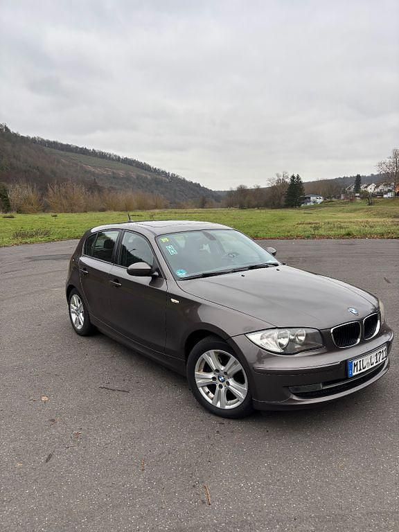 Schwarz Gebraucht 2007 BMW 118 Kleinwagen | 3.200 € (Fairer Preis) - Bild 1/4