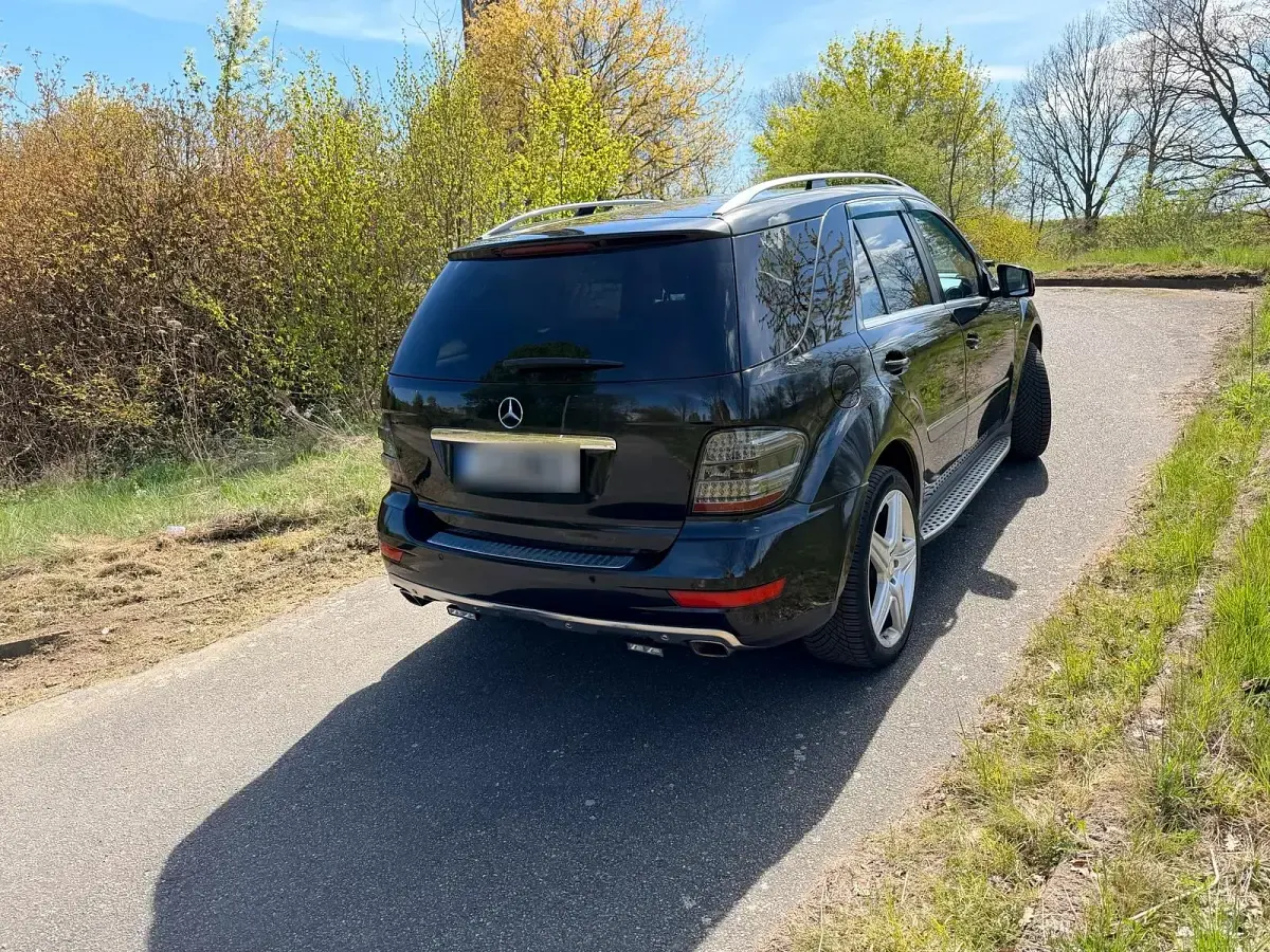 Gebraucht Mercedes ML300 204 PS (150 kW) 2010 Schwarz SUV