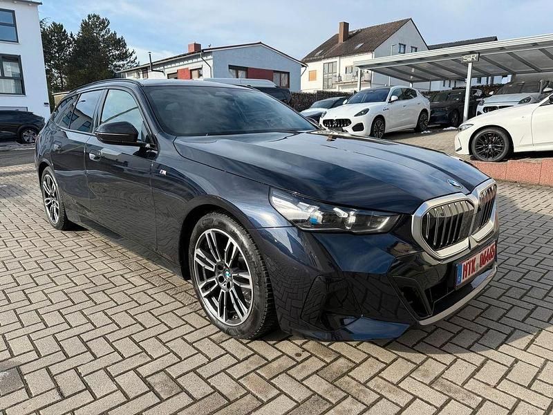 Gebraucht BMW 520 M Sport 197 PS (144 kW) 2025 Schwarz Kombi