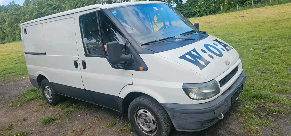 Gebraucht Ford Transit 85 PS (62 kW) 2003 Weiß Van / Kleinbus
