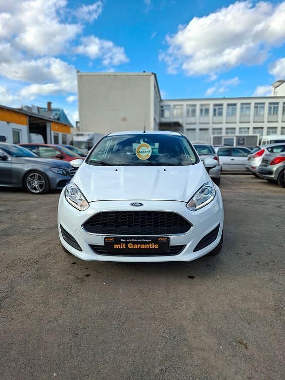 Gebraucht Ford Fiesta Trend 75 PS (55 kW) 2016 Weiß Kleinwagen