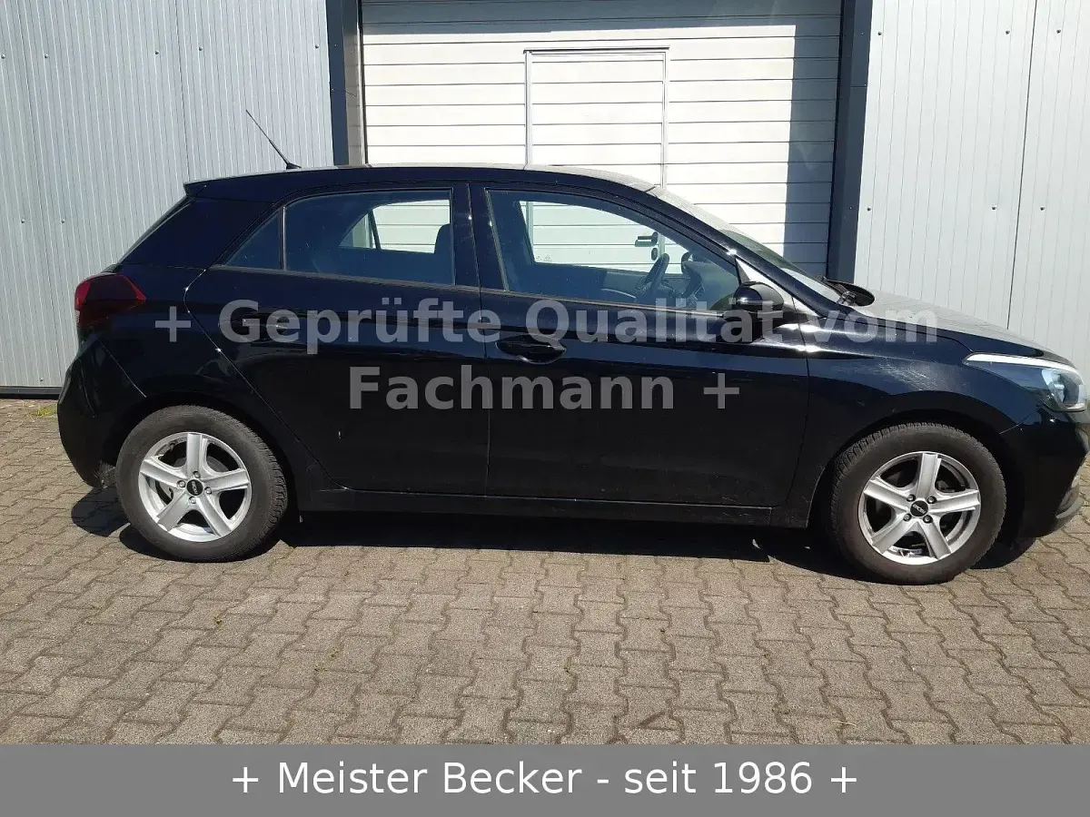Gebraucht Hyundai i20 Select 75 PS (55 kW) 2019 Schwarz Kleinwagen