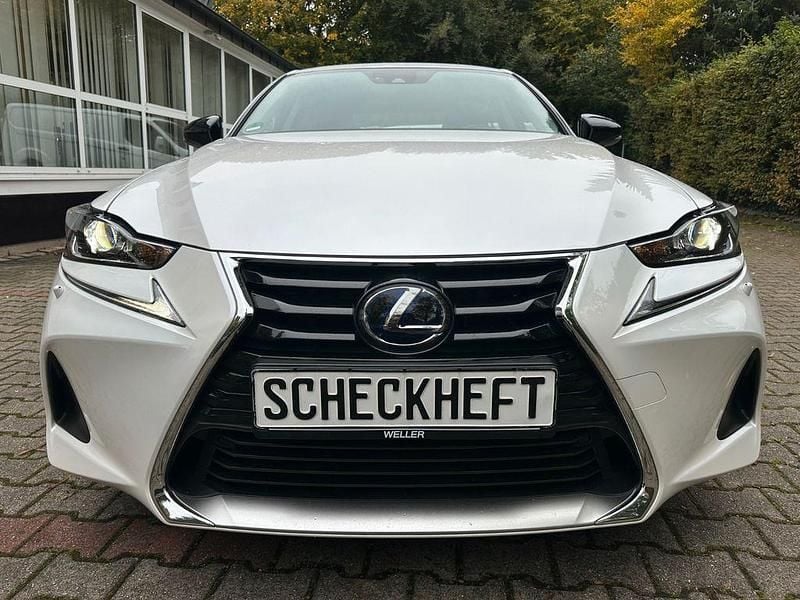 Gebraucht Lexus IS300h 223 PS (164 kW) 2019 Weiß Limousine