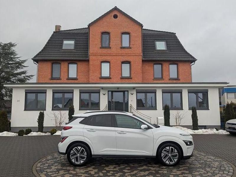 Gebraucht Hyundai Kona Edition 30+ 100 kW (136 PS) 2021 Weiß SUV