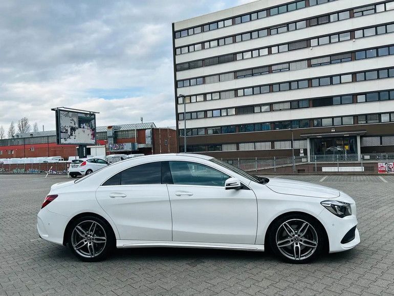 Weiß Gebraucht 2018 Mercedes CLA220 AMG line Limousine | 15.550 € (Superpreis) - Bild 1/4