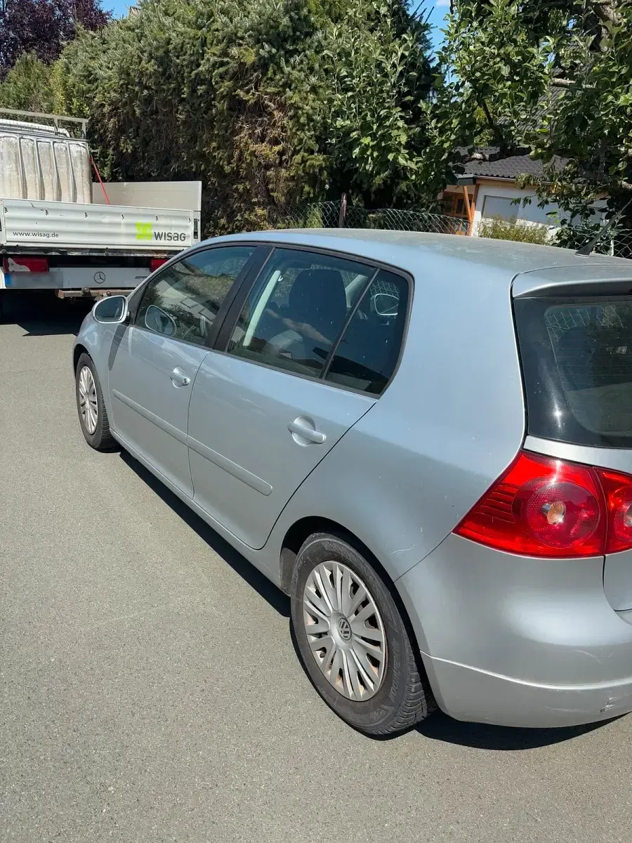 Gebraucht VW Golf V 102 PS (75 kW) 2007 Silber Kleinwagen