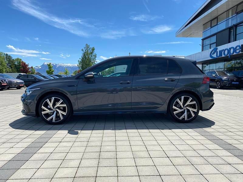 Gebraucht VW Golf VIII R-line 150 PS (110 kW) 2022 Delfingrau metallic/grau Limousine