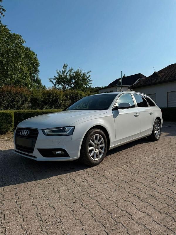 Weiß Gebraucht 2015 Audi A4 Ambiente Kombi | 12.999 € (Fairer Preis) - Bild 1/4