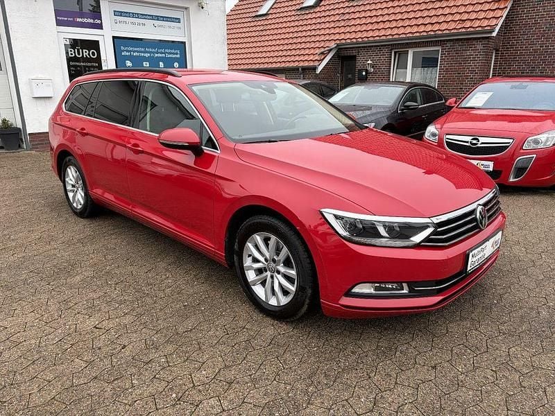 Gebraucht VW Passat Comfortline 120 PS (88 kW) 2019 Rot Kombi