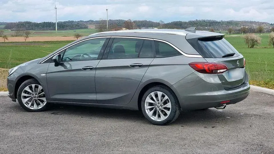 Gebraucht Opel Astra Innovation 160 PS (117 kW) 2017 Grau Kombi