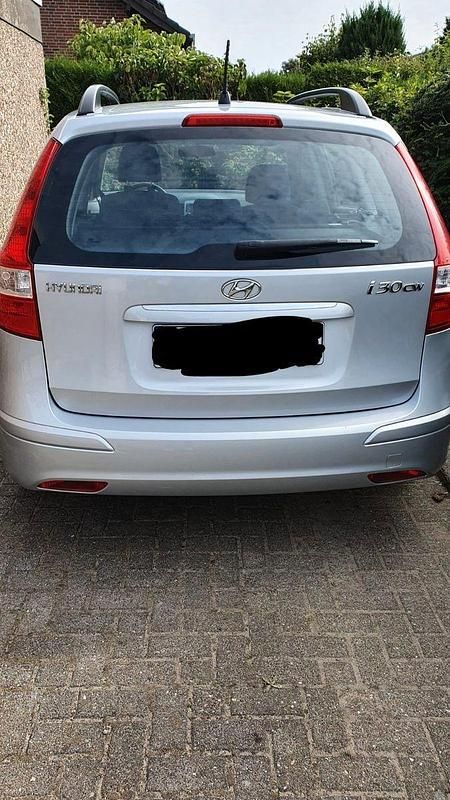 Gebraucht Hyundai i30 126 PS (92 kW) 2010 Silber Kombi