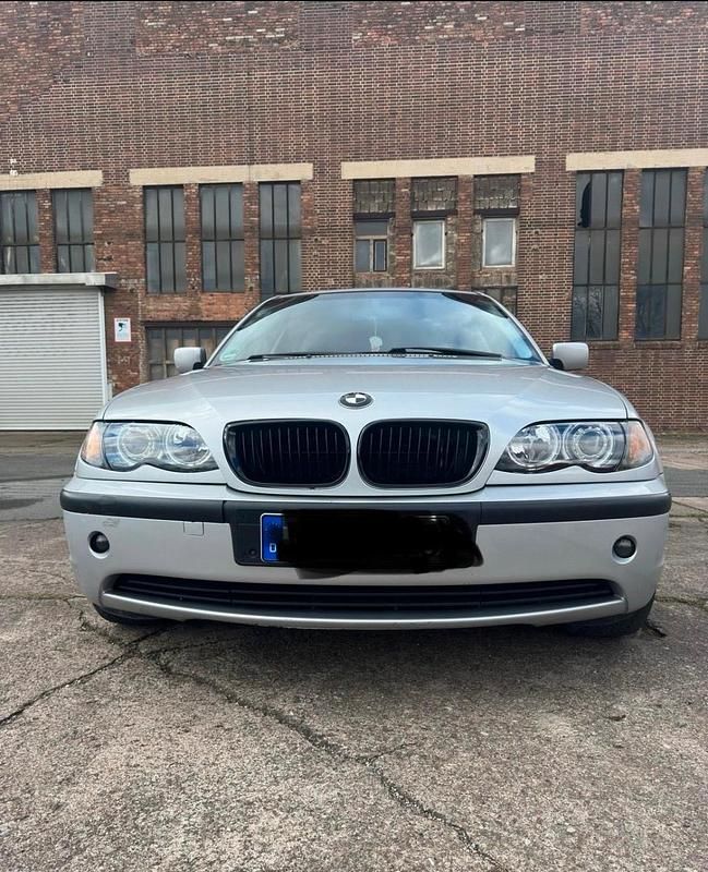 Silber Gebraucht 2004 BMW 318 Limousine | 1.190 € (Superpreis) - Bild 1/4
