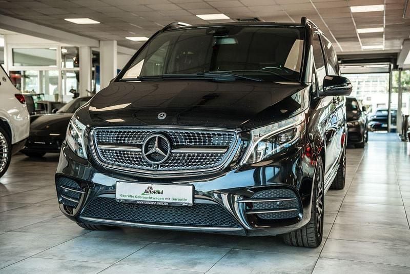 Schwarz Gebraucht 2018 Mercedes V250 AMG Van / Kleinbus | 40.444 € (Superpreis) - Bild 1/4