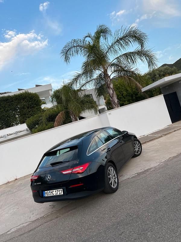 Schwarz Gebraucht 2022 Mercedes CLA180 Limousine | 24.999 € (Superpreis) - Bild 1/4