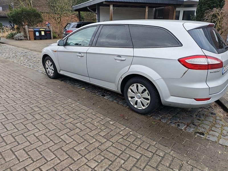 Gebraucht Ford Mondeo Ghia 140 PS (102 kW) 2008 Silber Limousine