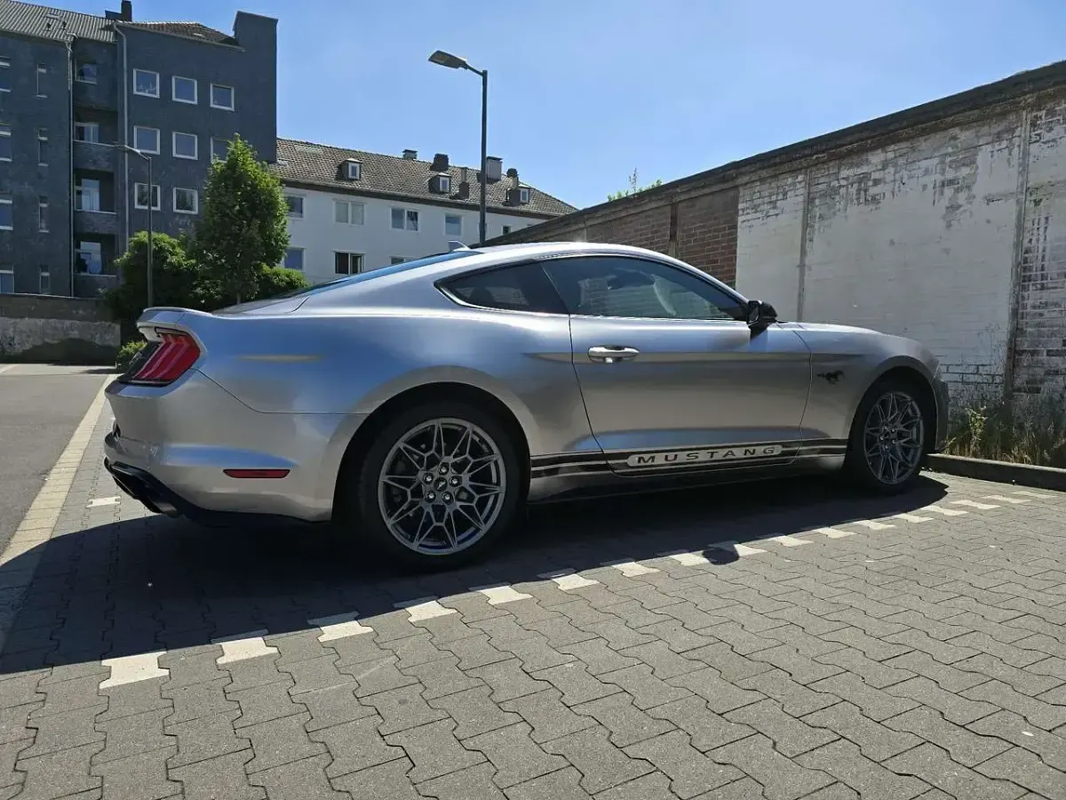 Gebraucht Ford Mustang Premium 317 PS (233 kW) 2021 Grau Coupé