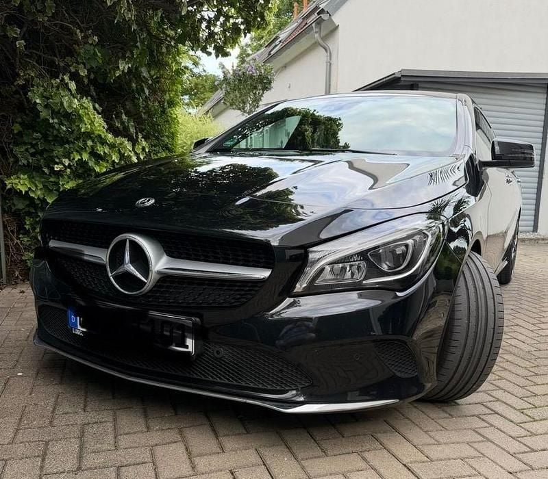 Gebraucht Mercedes CLA200 Shooting Brake Urban 156 PS (114 kW) 2017 Schwarz Kombi