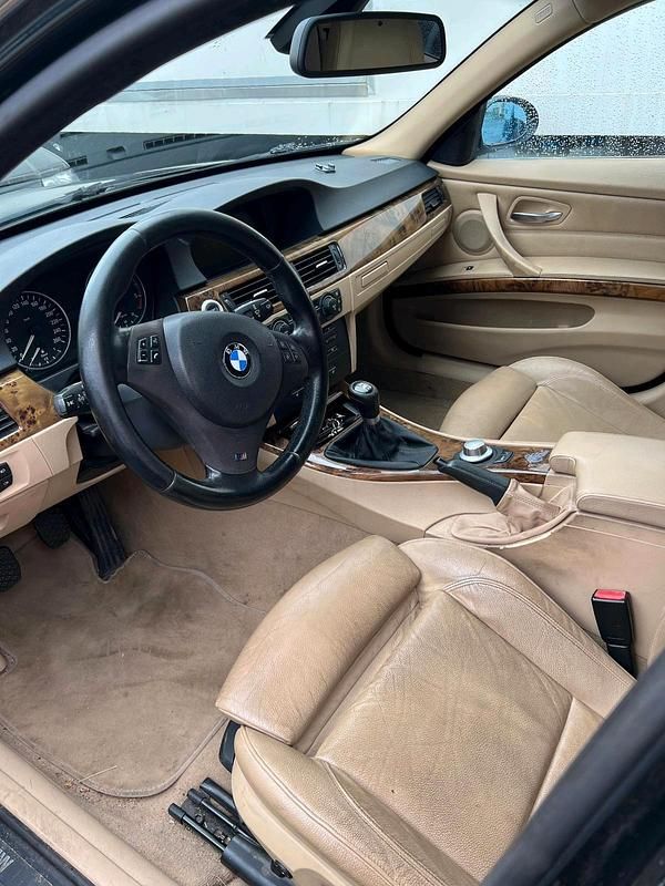 Gebraucht BMW 330 Sport Line 231 PS (169 kW) 2007 Schwarz Kombi