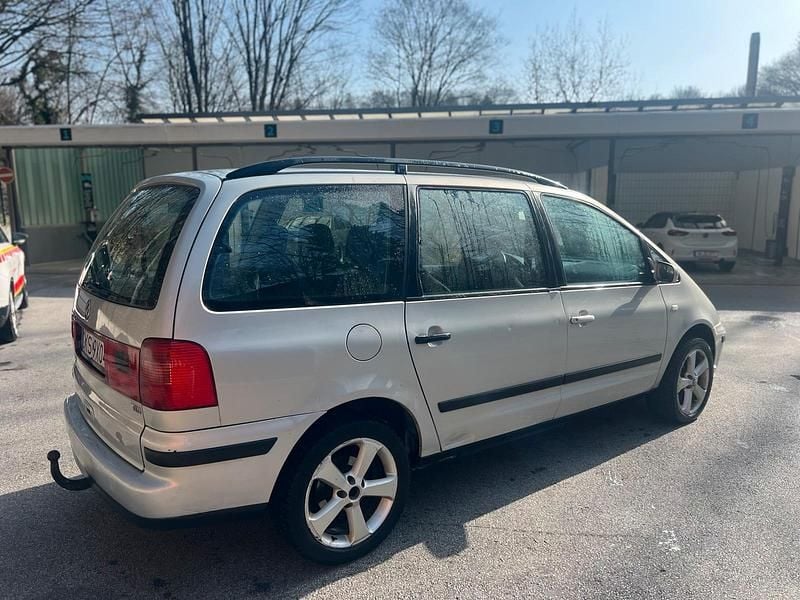 Gebraucht VW Sharan 131 PS (96 kW) 2001 Schwarz Van / Kleinbus