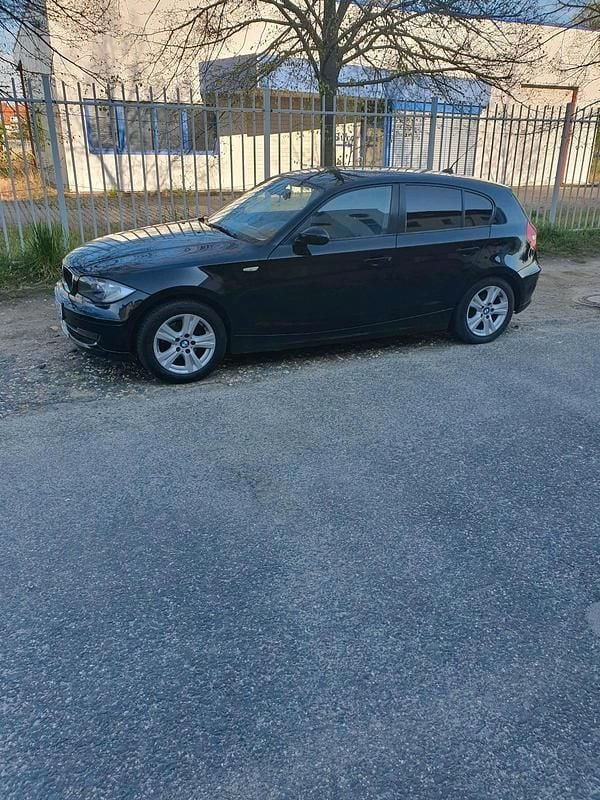 Schwarz Gebraucht 2009 BMW 116 Kleinwagen | 6.000 € - Bild 1/4
