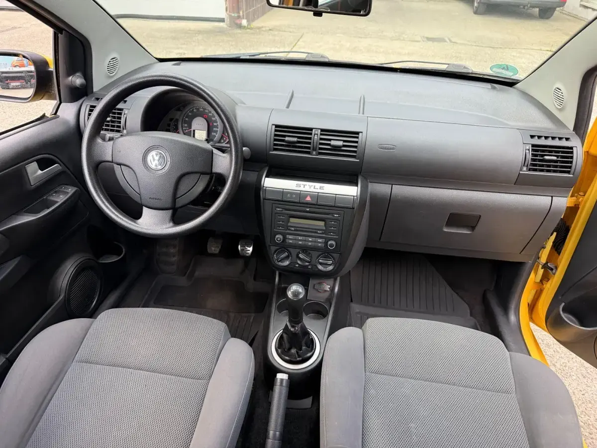 Second-hand VW Fox 54 CP (39 kW) 2010 Galben Hatchback