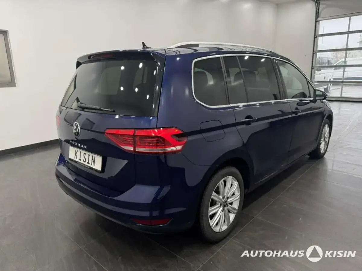 Gebraucht VW Touran Highline 150 PS (110 kW) 2024 Blau Van / Kleinbus