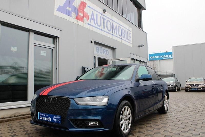 Gebraucht Audi A4 Attraction 177 PS (130 kW) 2012 Blau Limousine