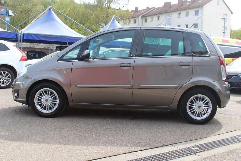 Usata Lancia Musa 95 CV (69 kW) 2010 Grigio Monovolume