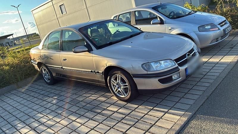 Gold Gebraucht 1998 Opel Omega Limousine | 2.000 € (Etwas zu teuer) - Bild 1/4