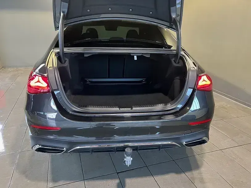 Gebraucht Mercedes E220 AMG 197 PS (144 kW) 2024 Grau Limousine