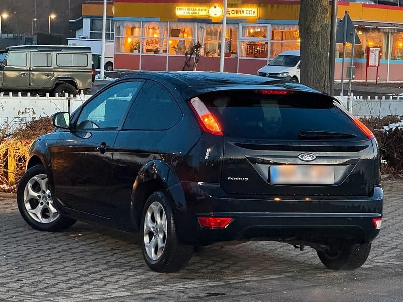 Gebraucht Ford Focus 101 PS (74 kW) 2010 Schwarz Limousine