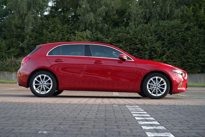 Rot Gebraucht 2018 Mercedes A200 Progressive Limousine | 18.250 € (Guter Preis) - Bild 1/4