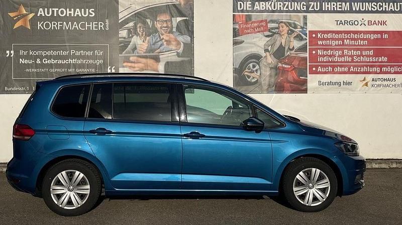Gebraucht VW Touran 110 PS (80 kW) 2017 Caribbean blue metallic Van / Kleinbus