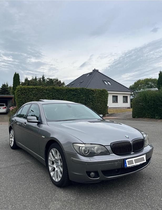 Grau Gebraucht 2006 BMW 740 Limousine | 4.600 € (Superpreis) - Bild 1/4