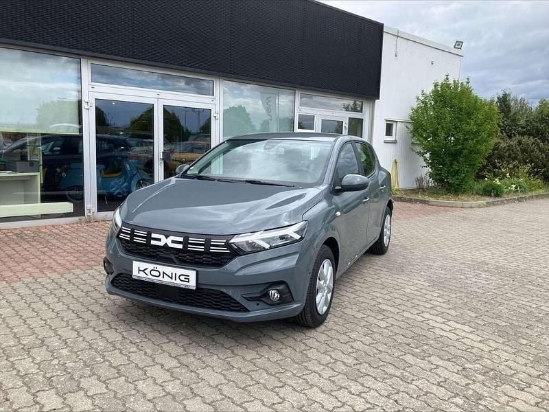 Schiefergrau Gebraucht 2024 Dacia Sandero Expression Kleinwagen | 15.398 € (Guter Preis) - Bild 1/4
