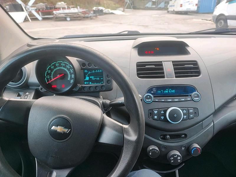 Gebraucht Chevrolet Spark 68 PS (50 kW) 2011 Weiß Kleinwagen