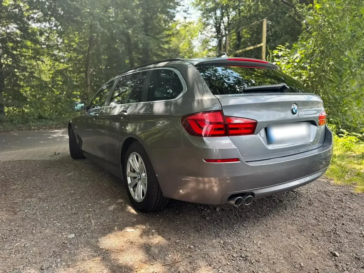 Gebraucht BMW 520 184 PS (135 kW) 2012 Grau Kombi