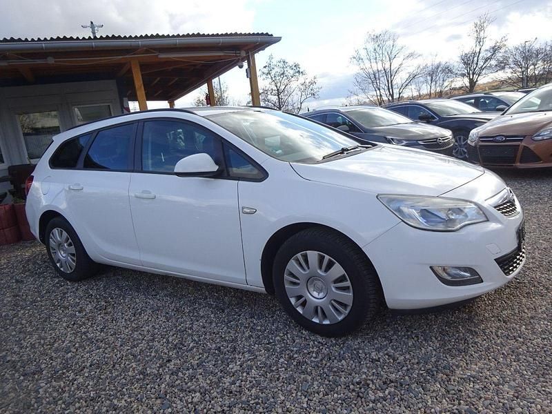 Gebraucht Opel Astra Design Edition 110 PS (80 kW) 2011 Weiß Kombi