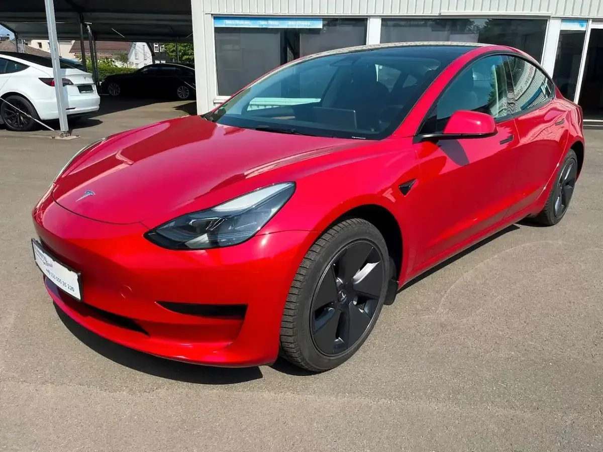 Gebraucht Tesla Model 3 208 kW (283 PS) 2022 Red multicoat metallic Limousine