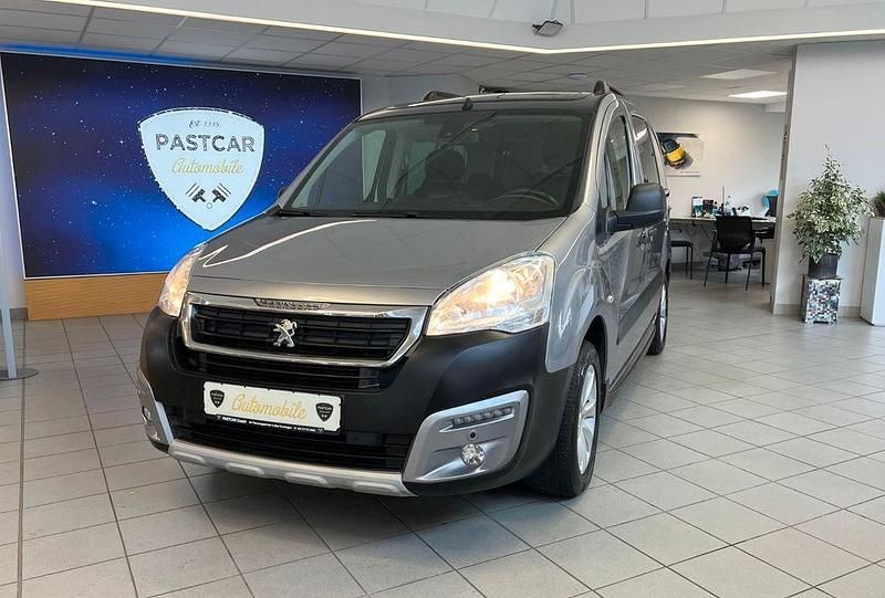 Silber Gebraucht 2018 Peugeot Partner Tepee Outdoor Van / Kleinbus | 10.300 € (Fairer Preis) - Bild 1/4