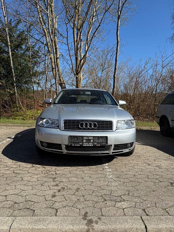 Gebraucht Audi A4 S-Line 131 PS (96 kW) 2004 Silber Limousine