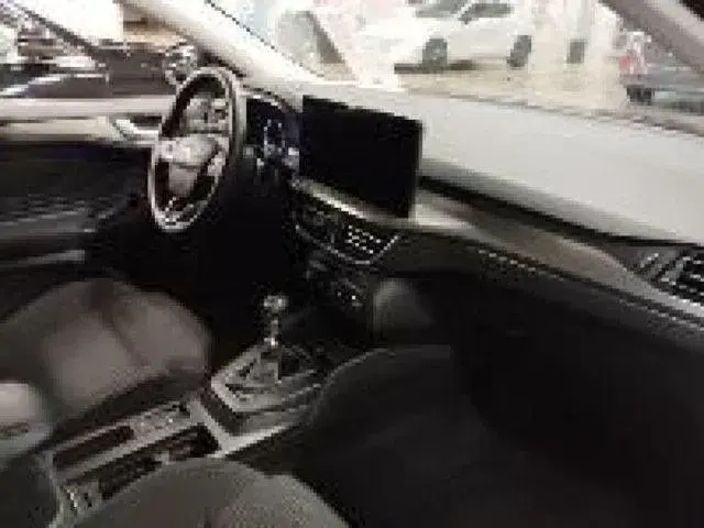 Gebraucht Ford Focus Titanium 125 PS (91 kW) 2024 Schwarz Kombi