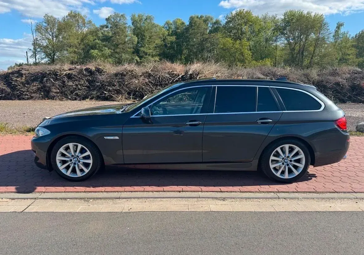 Gebraucht BMW 530 258 PS (189 kW) 2012 Schwarz Kombi