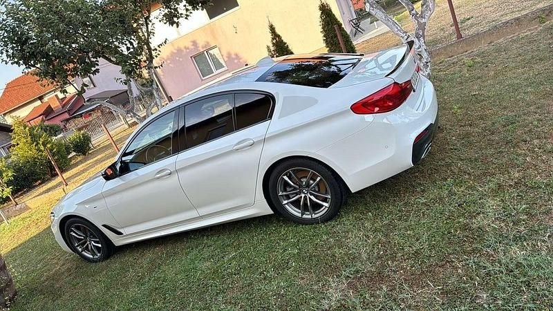 Weiß Gebraucht 2020 BMW 520 Sport Line Limousine | 28.999 € (Etwas zu teuer) - Bild 1/4