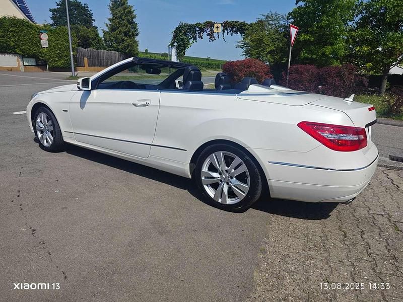 Gebraucht Mercedes E200 184 PS (135 kW) 2011 Diamantweiss Cabrio