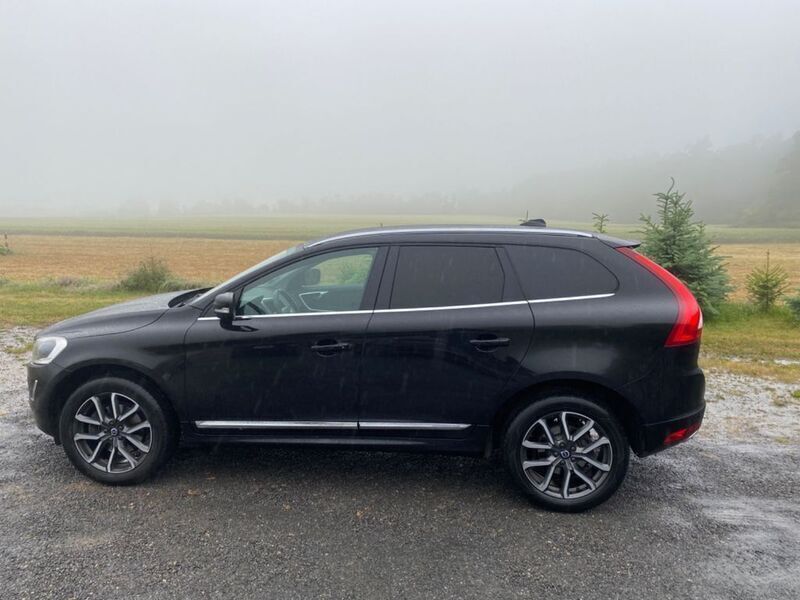 Schwarz Gebraucht 2015 Volvo XC60 Summum SUV | 19.900 € (Fairer Preis) - Bild 1/4