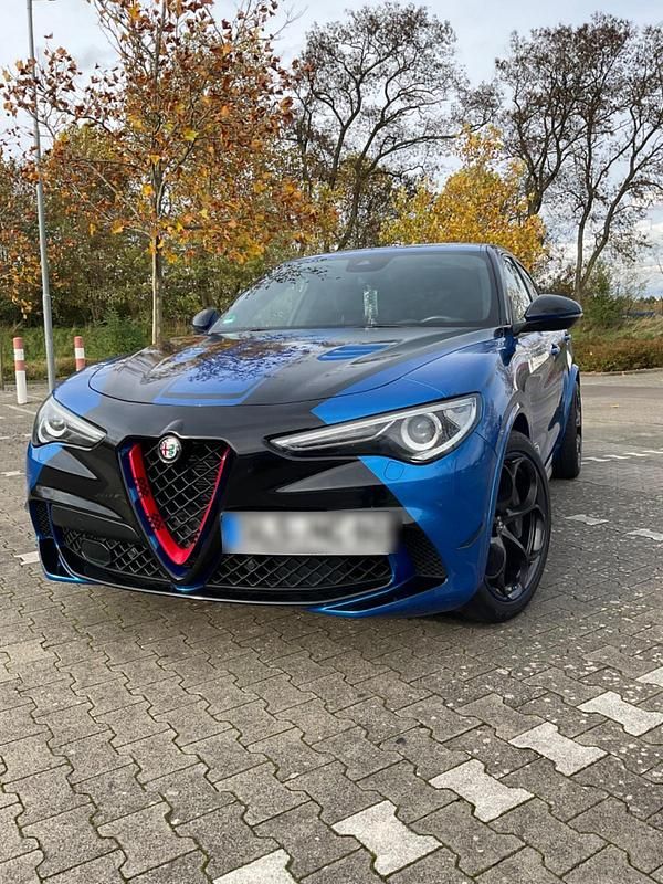 Blau Gebraucht 2018 Alfa Romeo Stelvio Quadrifoglio SUV | 45.450 € - Bild 1/4