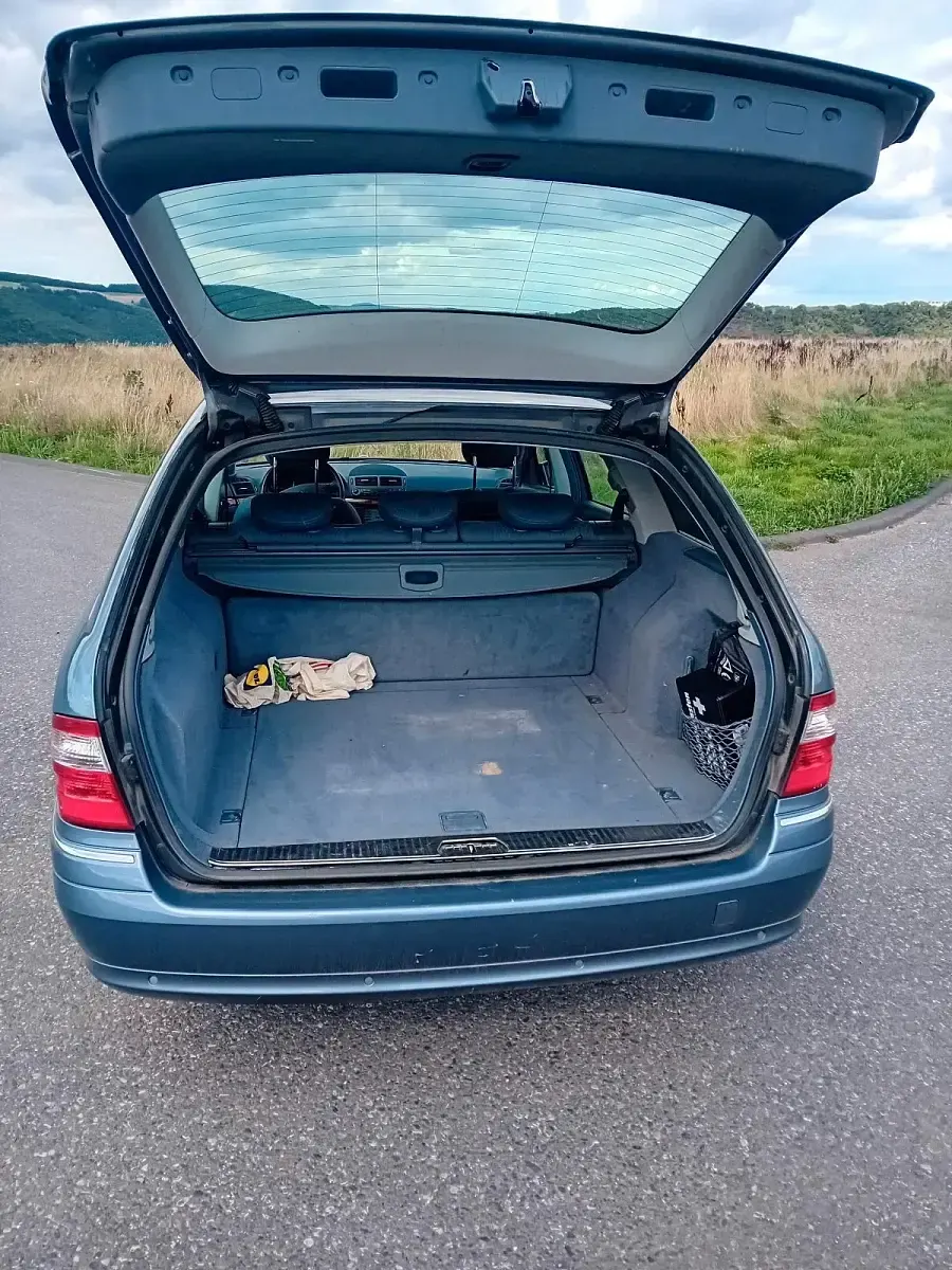 Gebraucht Mercedes E220 149 PS (109 kW) 2004 Blau Kombi