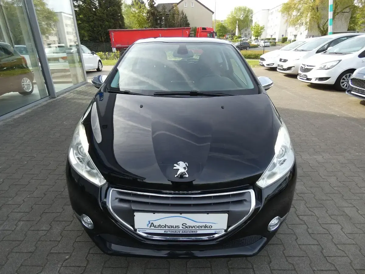 Gebraucht Peugeot 208 Allure 120 PS (88 kW) 2013 Schwarz Kleinwagen