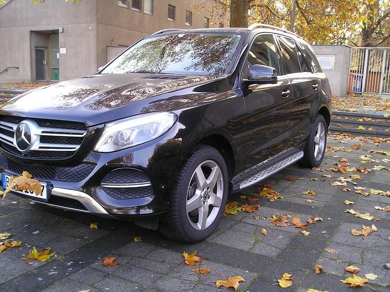 Schwarz Gebraucht 2015 Mercedes GLE250 AMG line SUV | 25.500 € (Fairer Preis) - Bild 1/4